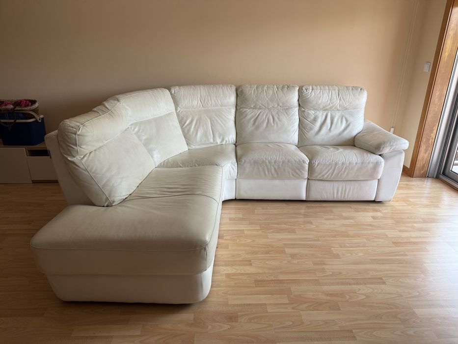 Sofa chateau d'ax em pele branca