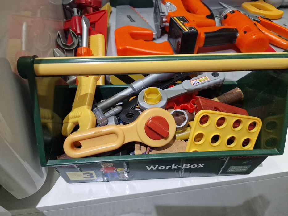 Bancada de trabalho com ferramentas Bosch (criança)