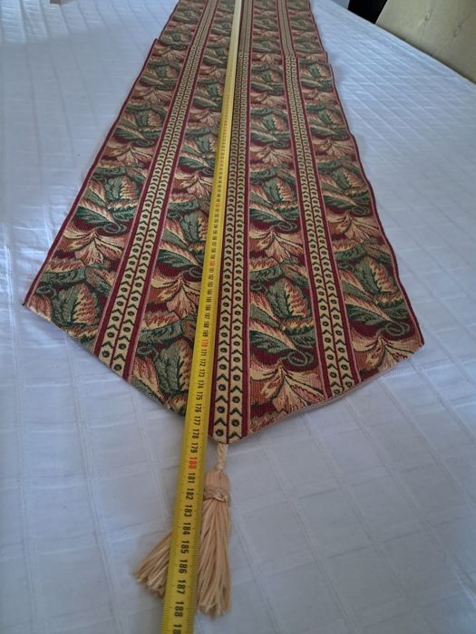Caminho de mesa novo