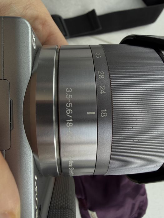 SONY NEX-5 + 18-55mm F3.5-5.6