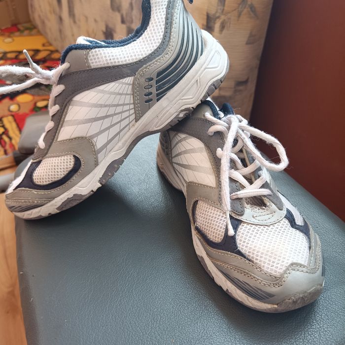 Дешево  кросовки на хлопчика