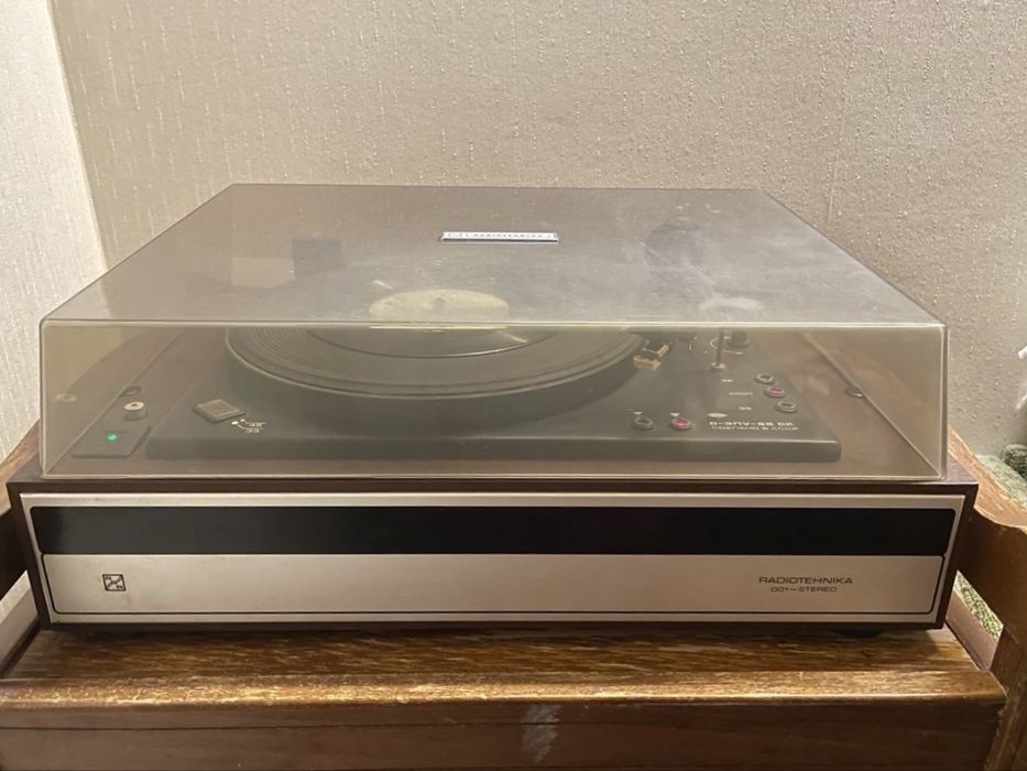 Проигрыватель винила Радиотехника 001, без ГЗМ, натуральный шпон