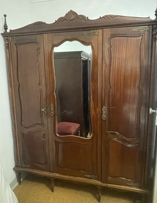 Roupeiro antigo madeira de 3 portas