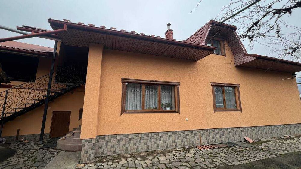 Будинок 185 кв м з ремонтом на 9 сот ділянці з виходом до річки