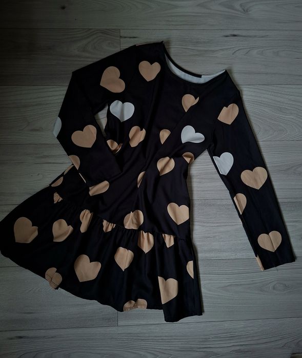 Nowa sukienka czarna w serca L 40