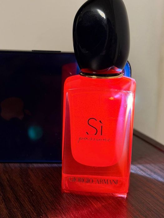 Giorgio Armani Sì Passione Intense, 30 мл (оригінал)
Парфуми вживані,