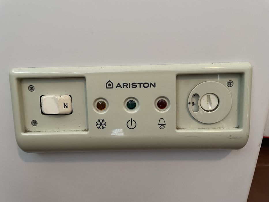 Arca frigorifica média Ariston