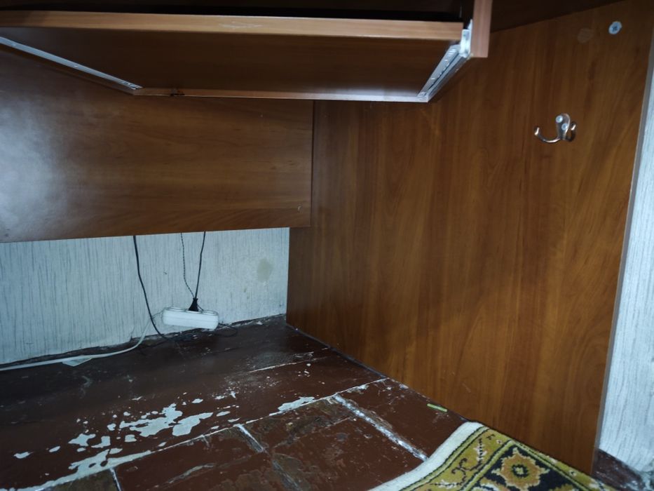 Комп'ютерний стіл