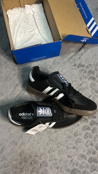 Adidas samba.