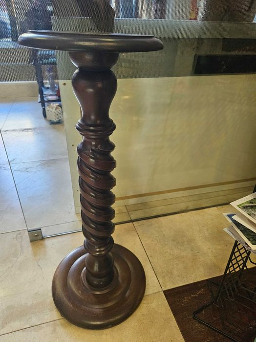 Coluna de madeira maciça para colocar vasos