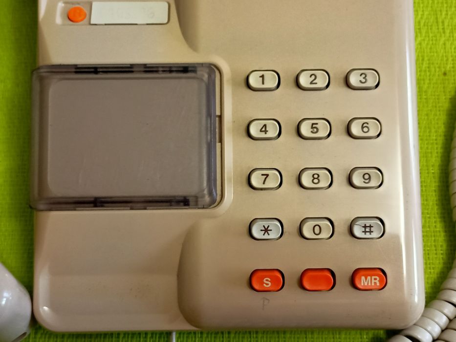 Stary telefon stacjonarny - ELEKTRON