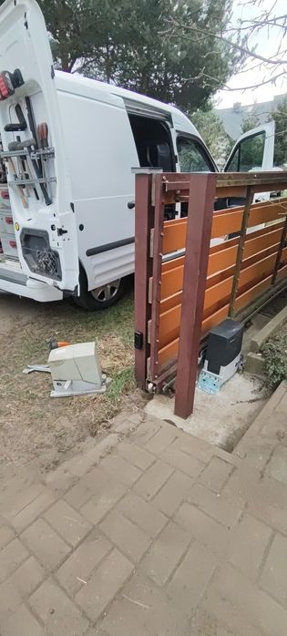 Naped bramy przesuwnej wraz z montażem