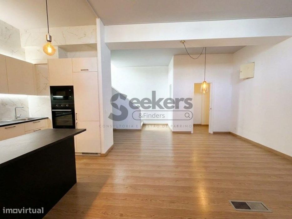 Apartamento T1+1 Renovado com 2 WC para Arrendamento em Mem Martins...