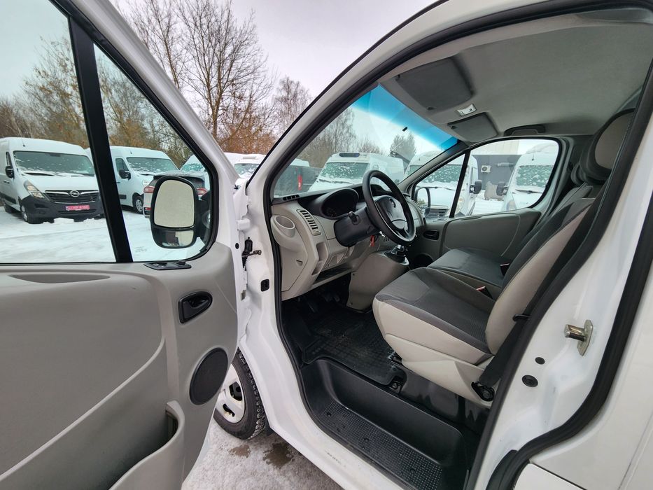 Опель Віваро 2011 рік, 2,0 дизель, 84 квт.Оригінальний вантажо-пасажир