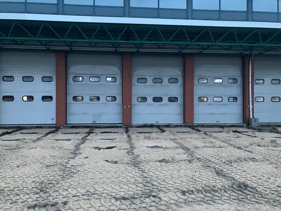 Brama segmentowa 3,5m szeroka 4,5m wysoka elektryczna srebrna