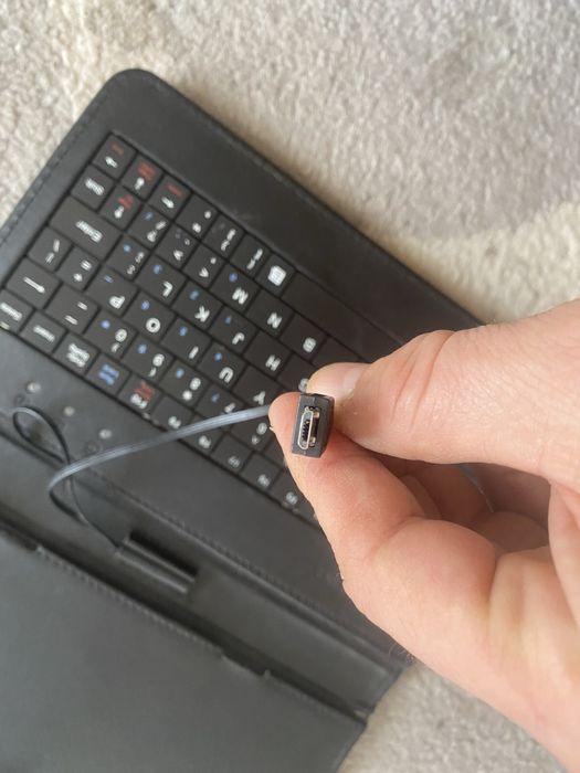 Etui na tablet 7’’ omega Indiana z klawiaturą