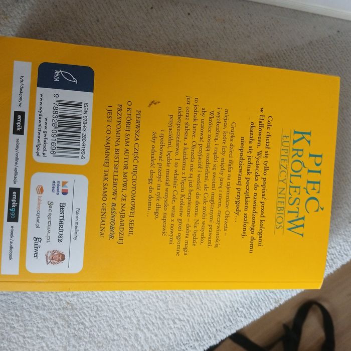 Książka pod tytułem pięć królestw