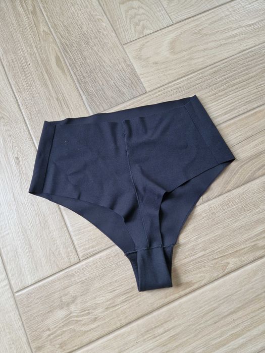 H&M czarne modelujące majtki stringi figi brazilian Medium Shape S 36
