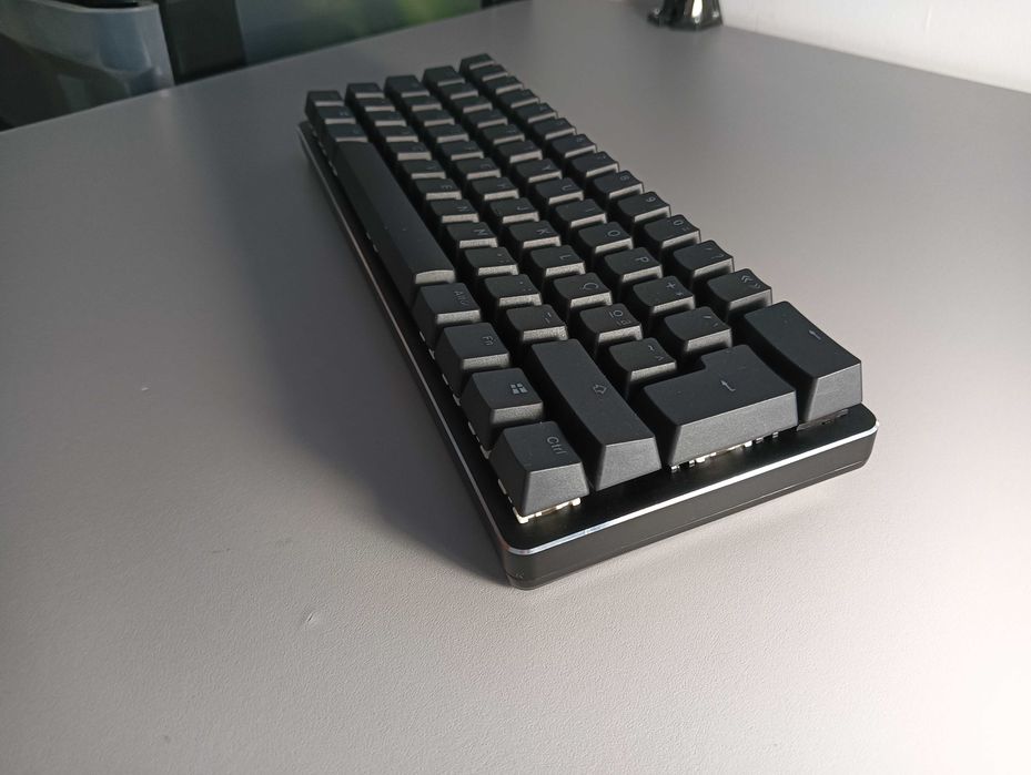 Teclado Gaming Glorious GMMK Compact 60% ISO (Gateron G Pro 3.0 Yellow | Layout PT)