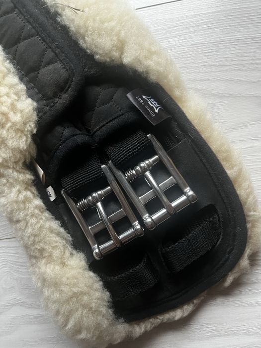 Popręg Mattes 45 cm z futrem owczym