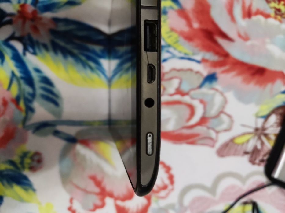 Планшет acer на деталі