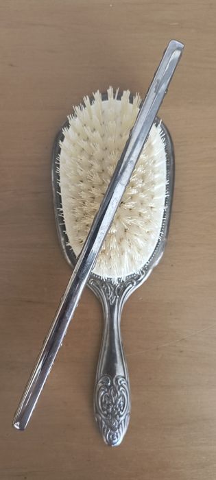 Szczotka i grzebień zestaw toaletowy.