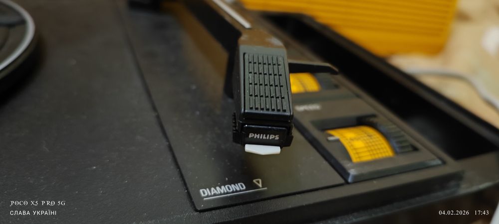 Портативний програвач вінілових платівок Philips Stereo 200 (або 22AF2