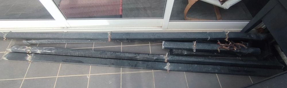 Caleiras de PVC pretas