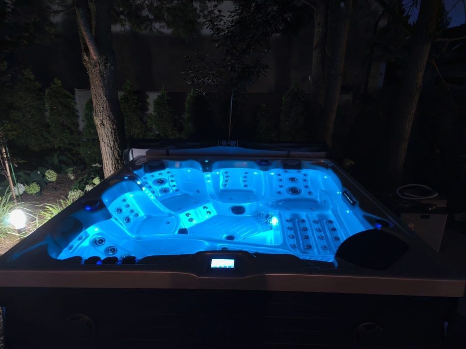 Nowe Jacuzzi 5-osobowe Relax Balboa 106 dysz 2 leżanki akryl pompa ciepła FULL OD RĘKI!