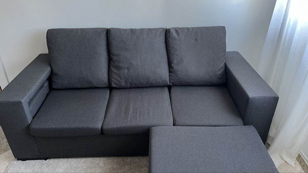 Sofá Cinza Com Dois Puffs