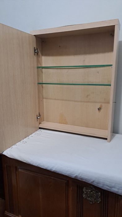 Móvel de casa de banho com espelho