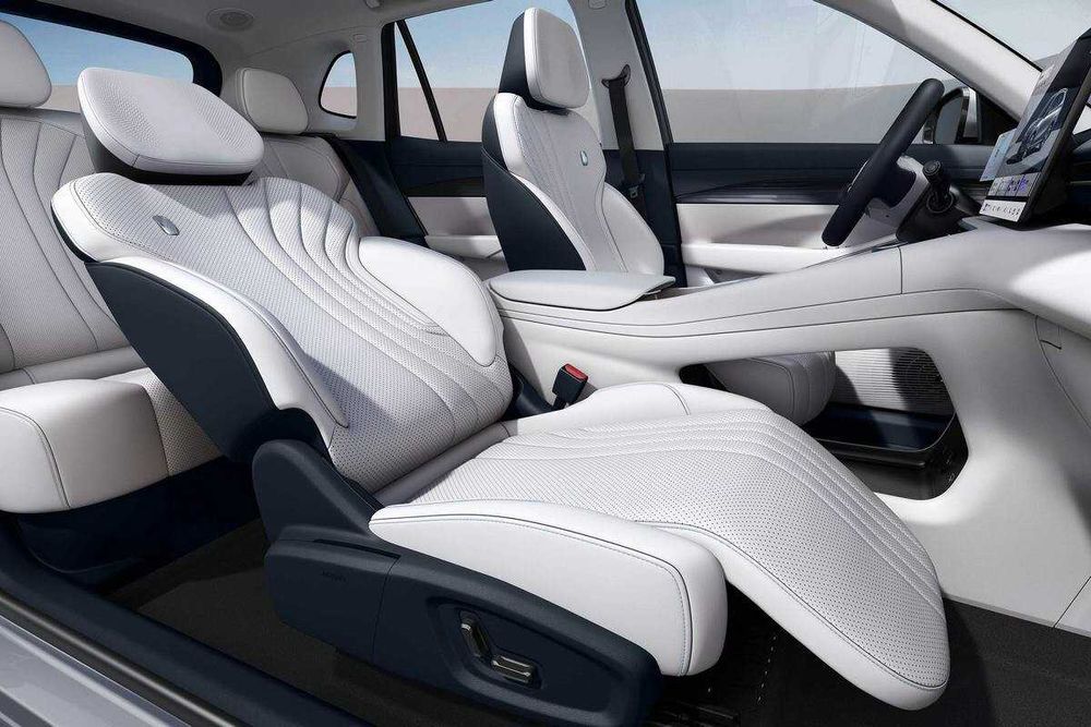 Електричний кросовер GEELY EX5 .  AUTOCHINA  Кривий Ріг .