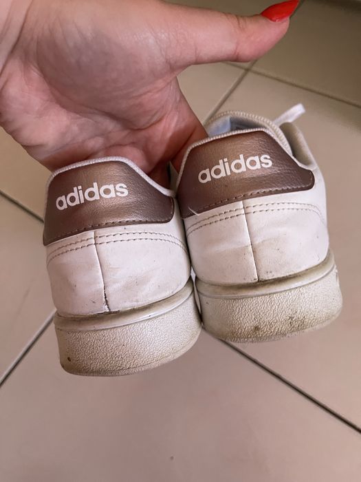 Tenis adidas brancos