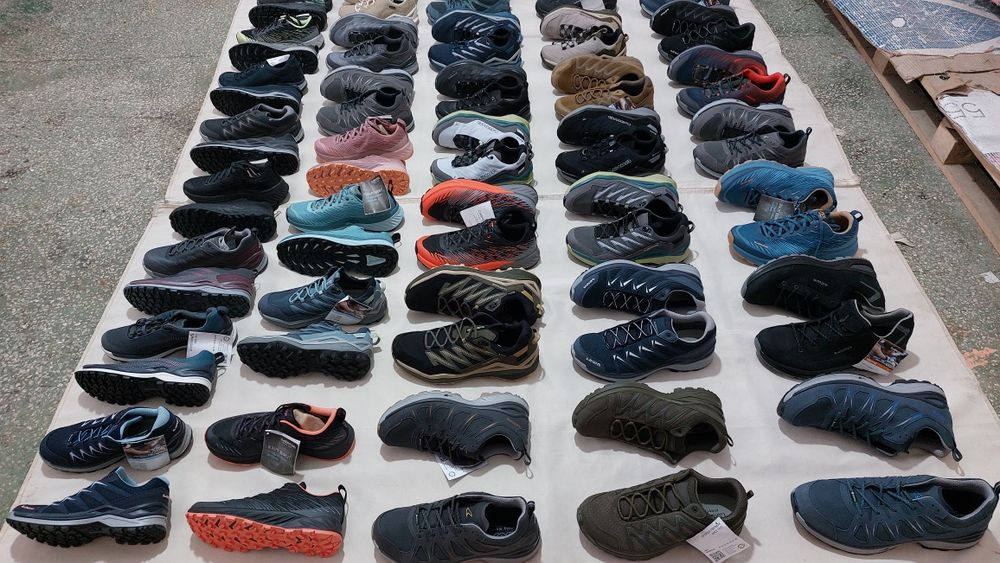 Lowa кросівки трекінгові сток оптом