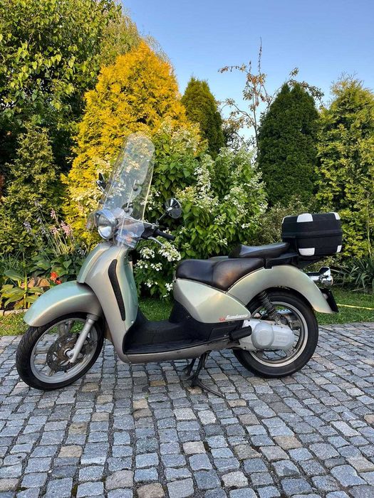 Włoski skuter Aprilia Scarabeo 150