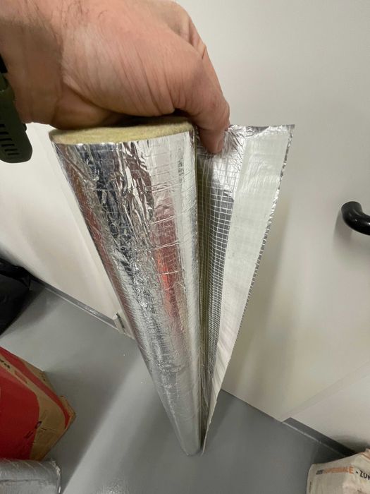 Otulina PAROC HVAC SECTION ALUCOAT o grubości 30 mm.