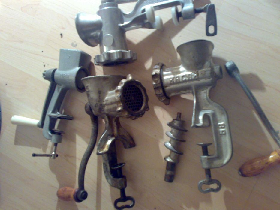 Продам мясорубку тяжелую ручную из чугуна (оригинал) Раритет 1050гр.