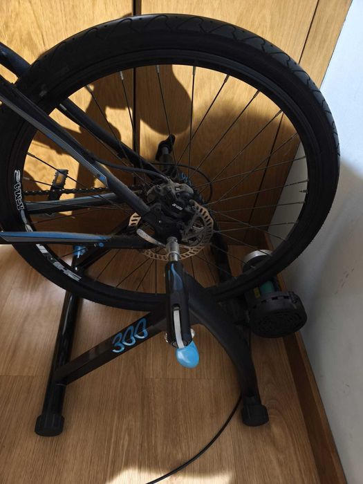 Bicicleta BERG Trailrock 2.4 LTD com rolo fixo