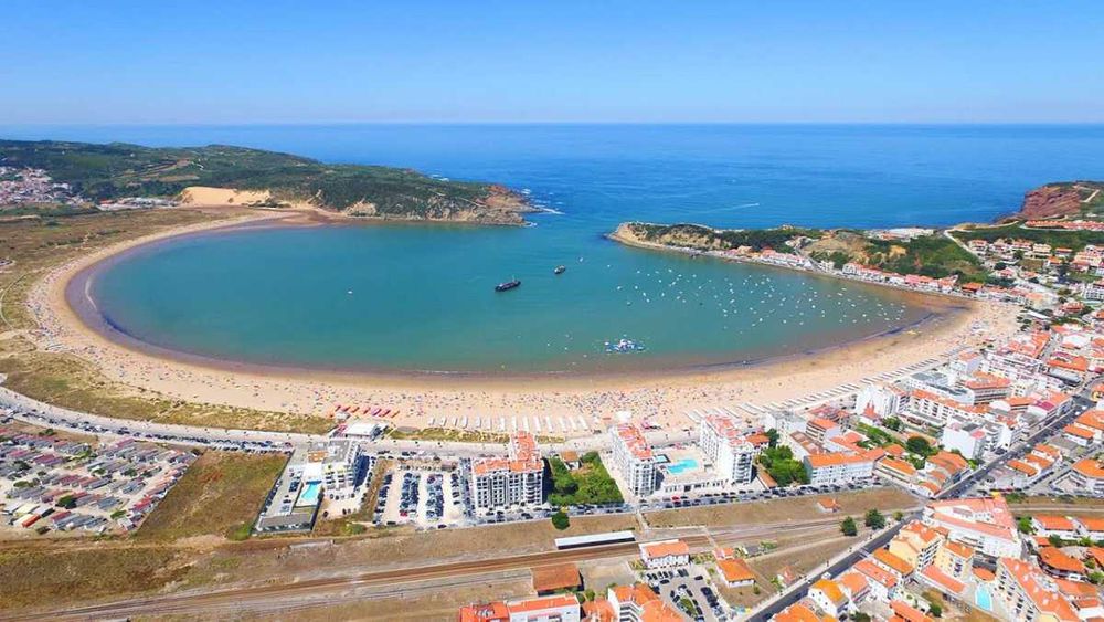 Moradia em Madeira T3  com terreno espaçoso  em Caldas da Rainha