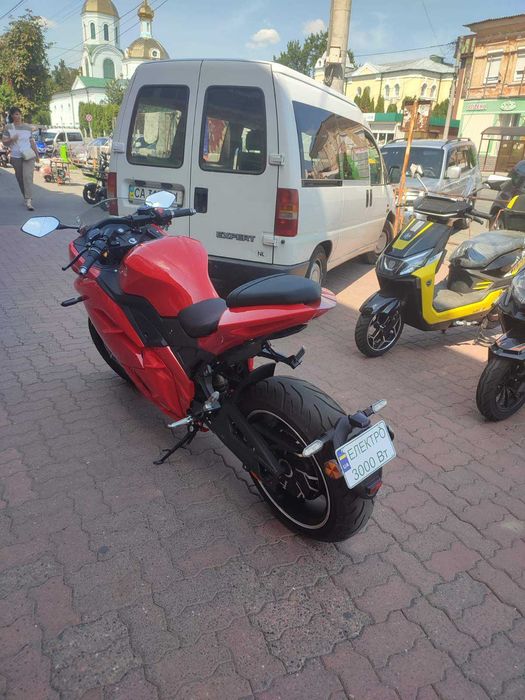 Електроскутери та електромотоцикли.