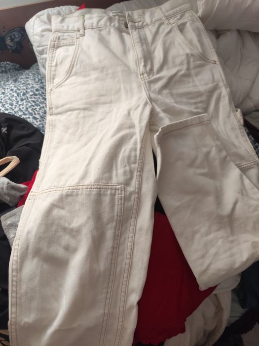 Calças brancas Pull e Bear