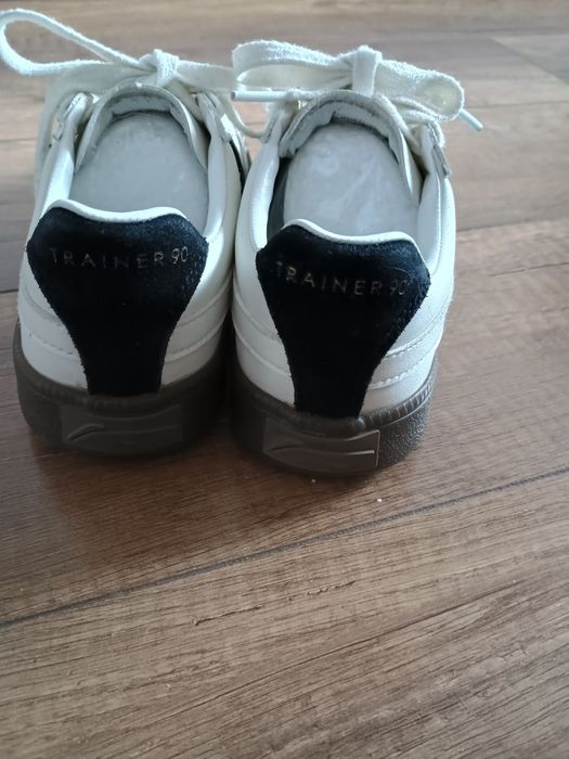 Trampki biale wiazane