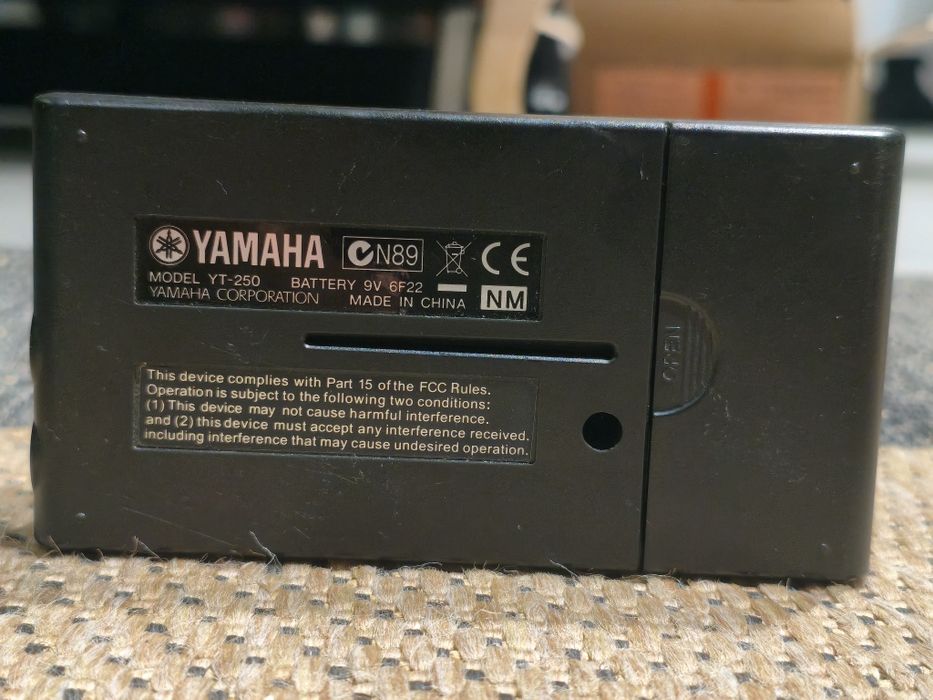 Yamaha YT-250 tuner stroik gitar