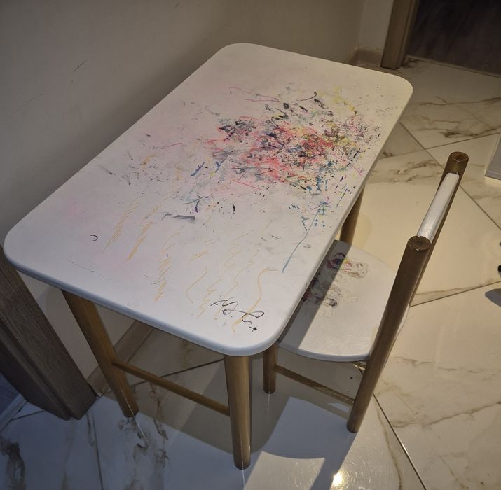 Stolik i krzesło dla dziecka.