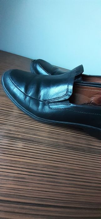 Sapatos muito  boa marca 39 pretos