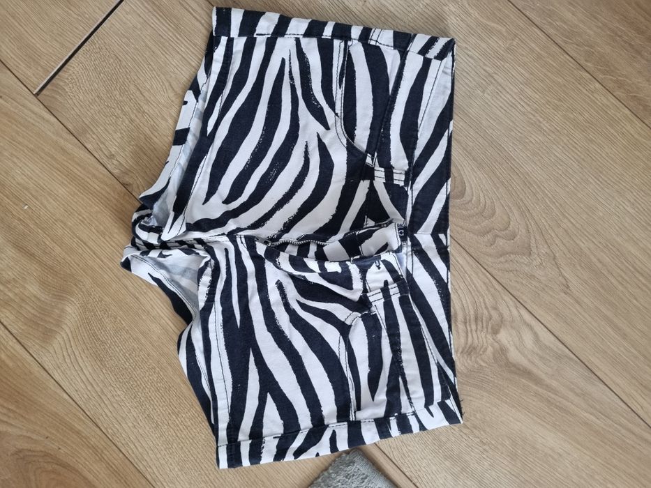 4. Szorty krótkie spodenki w zwierzęcy nadruk Panterka zebra! H&M r. M