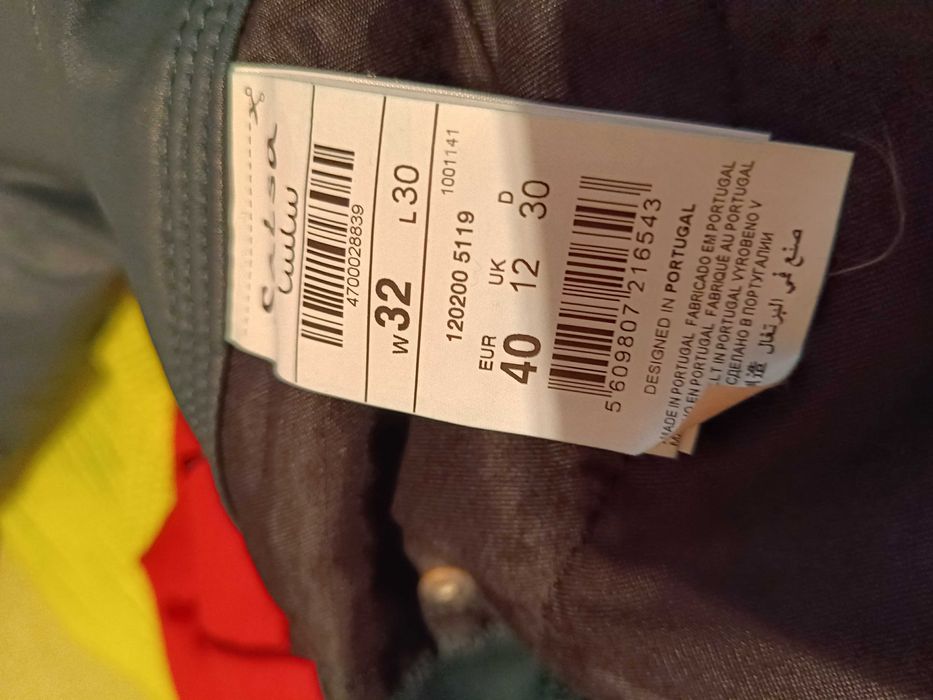 Calças em ECOPELE da salsa cor verde seco