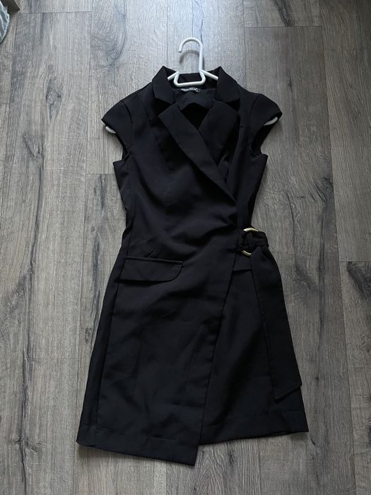 Строгое черное платье