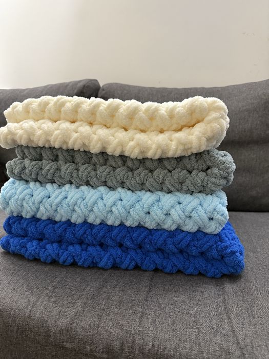 Вязані дитячі пледи