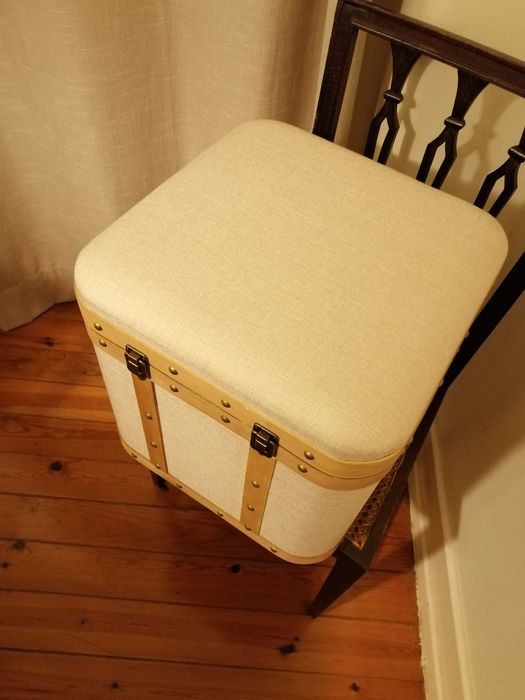 Baú em madeira e linho